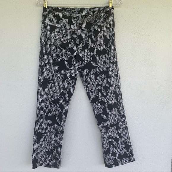 Elliot Lauren pant. Floral . Black and white size 6 - Picture 2 of 8